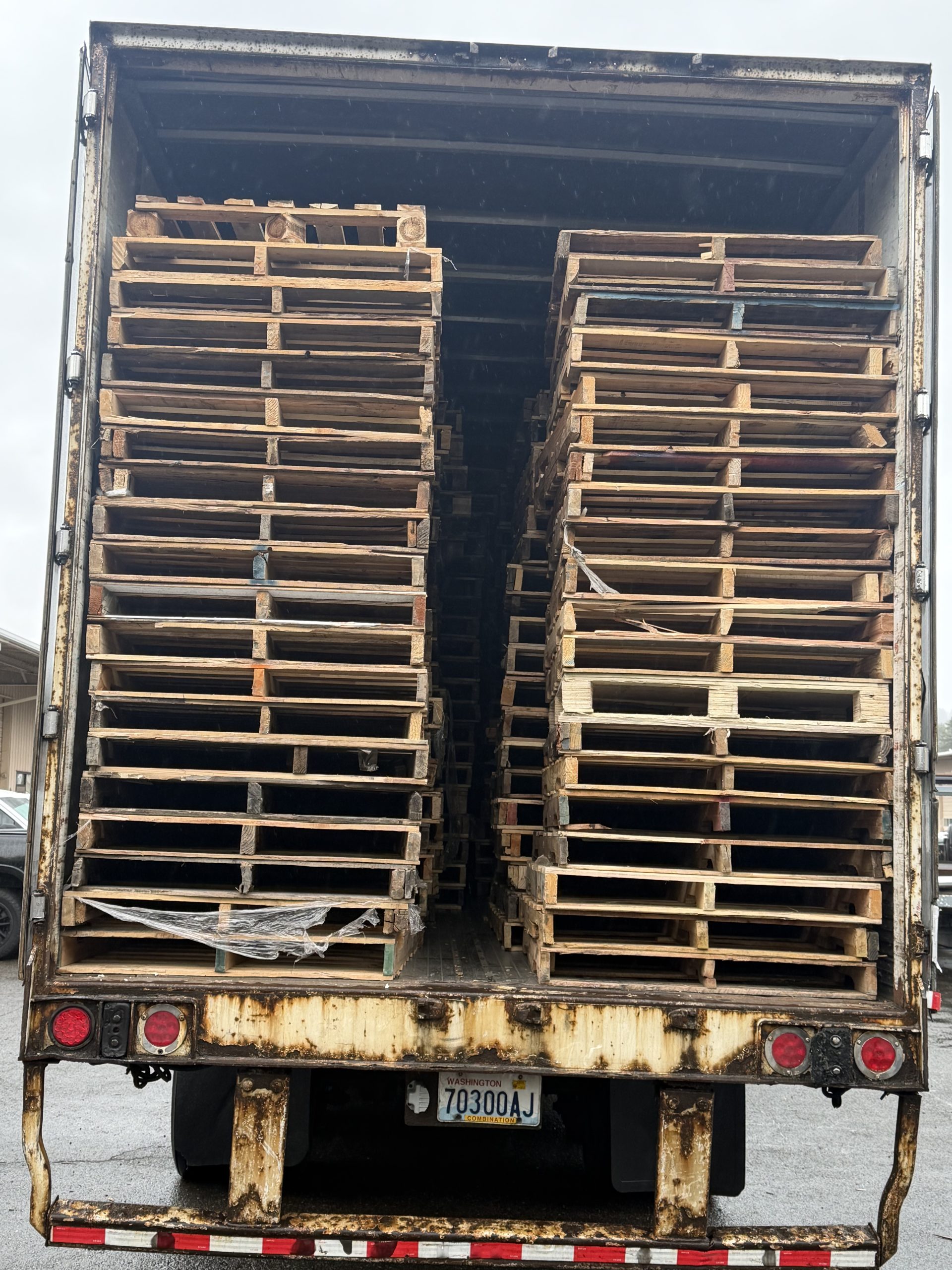 image9 53ft trailer drop and swap service for Seattle, Washington (WA) pallet disposal.